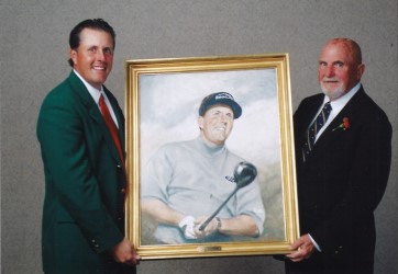 Paul Dillon presents his painting to Phil&nbsp;Mickelson