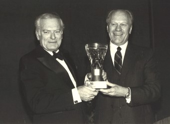 Former MGWA President Jack Whitaker presents the Gold Tee Award to former President Gerald R. Ford at the 1983 National Awards Dinner